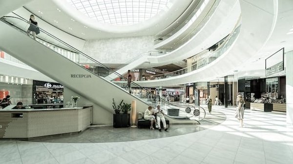 Les bénéfices de l'investissement dans un centre commercial: des avantages et opportunités incontournables