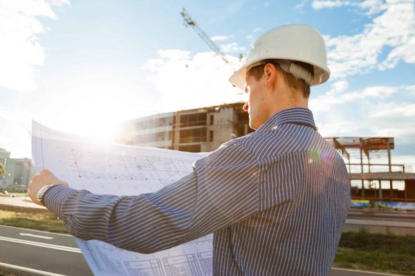 Comment les architectes industriels optimisent-ils l'efficacité des espaces de fabrication ?